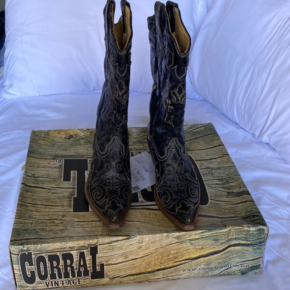 Corral Shoes - Black Vintage Corral boots size 6 1/5